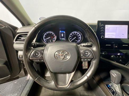 Used 2022 Toyota Camry SE image 11