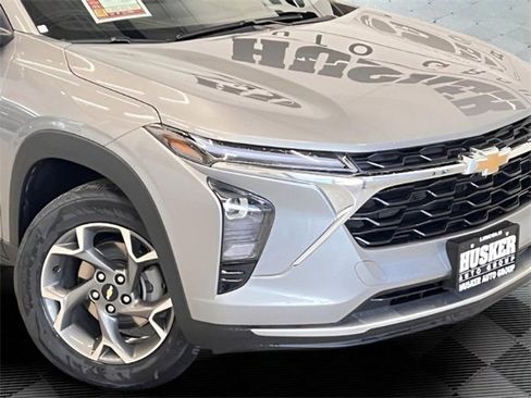 Used 2025 Chevrolet Trax LT w/ LT Convenience Package image 30