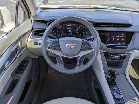 Used 2023 Cadillac XT5 Premium Luxury image 15