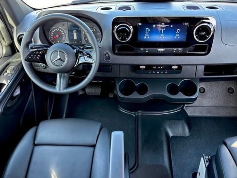 Used 2025 Mercedes-Benz Sprinter 2500 image 29