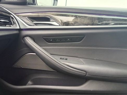 Used 2022 BMW M550i xDrive w/ Executive Package image 30