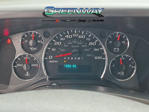 Used 2017 Chevrolet Express 2500 RWD image 25