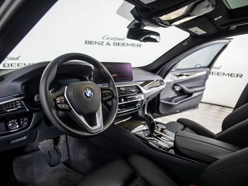 Used 2023 BMW 530e w/ Executive Package image 17