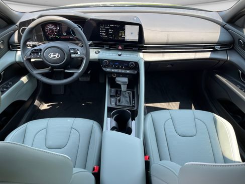Certified 2025 Hyundai Elantra Limited FWD image 10