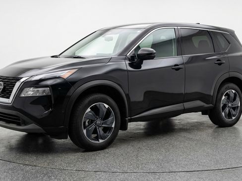 Used 2025 Nissan Rogue SV image 3