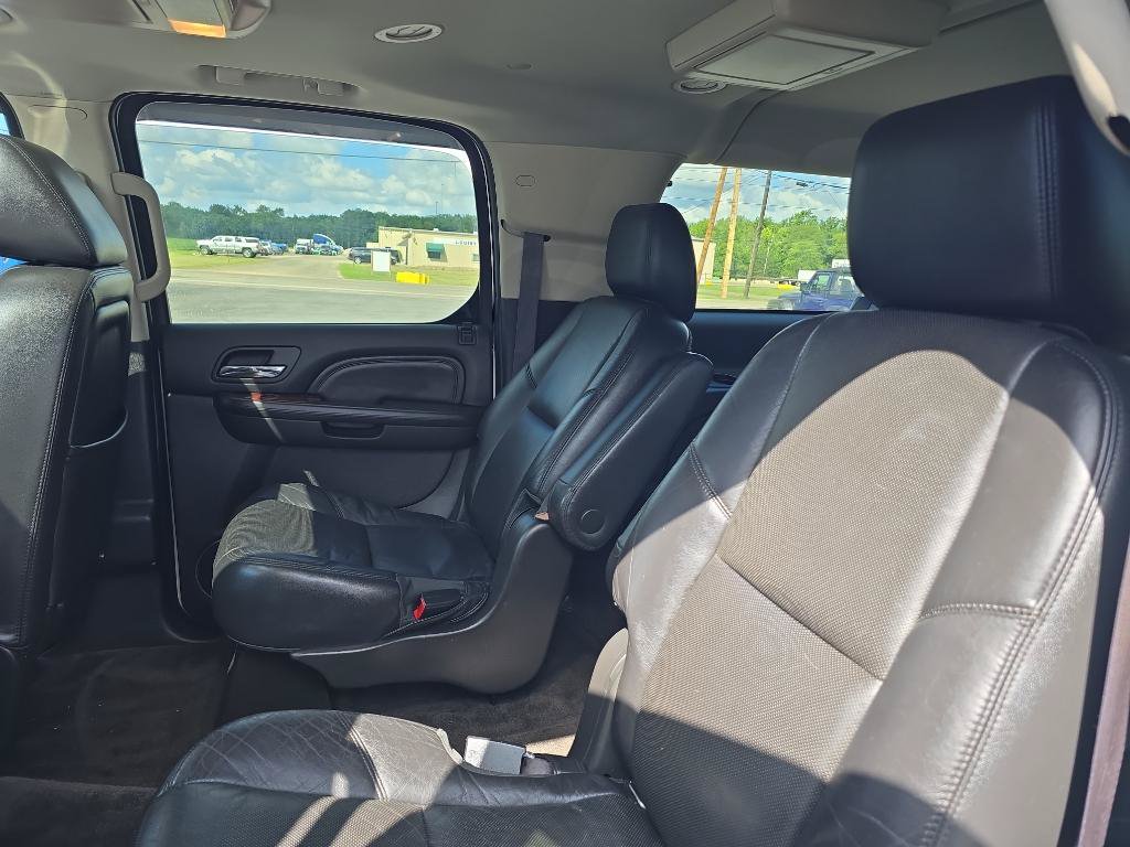 Used 2012 Cadillac Escalade ESV Luxury AWD/4WD image 16
