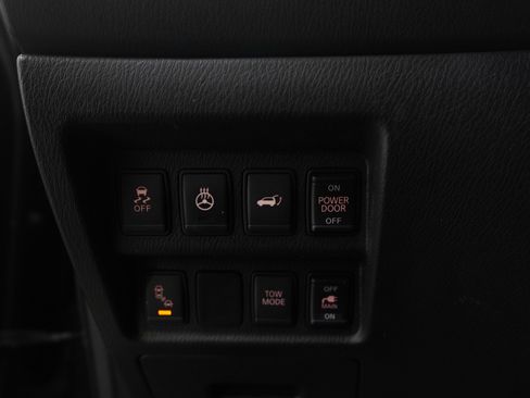 Used 2016 Nissan Pathfinder Platinum image 30