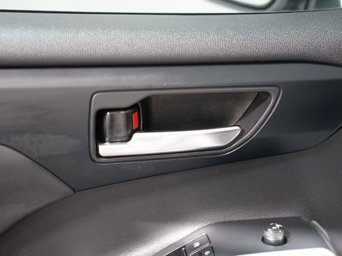 Used 2022 Toyota Highlander XLE FWD image 32