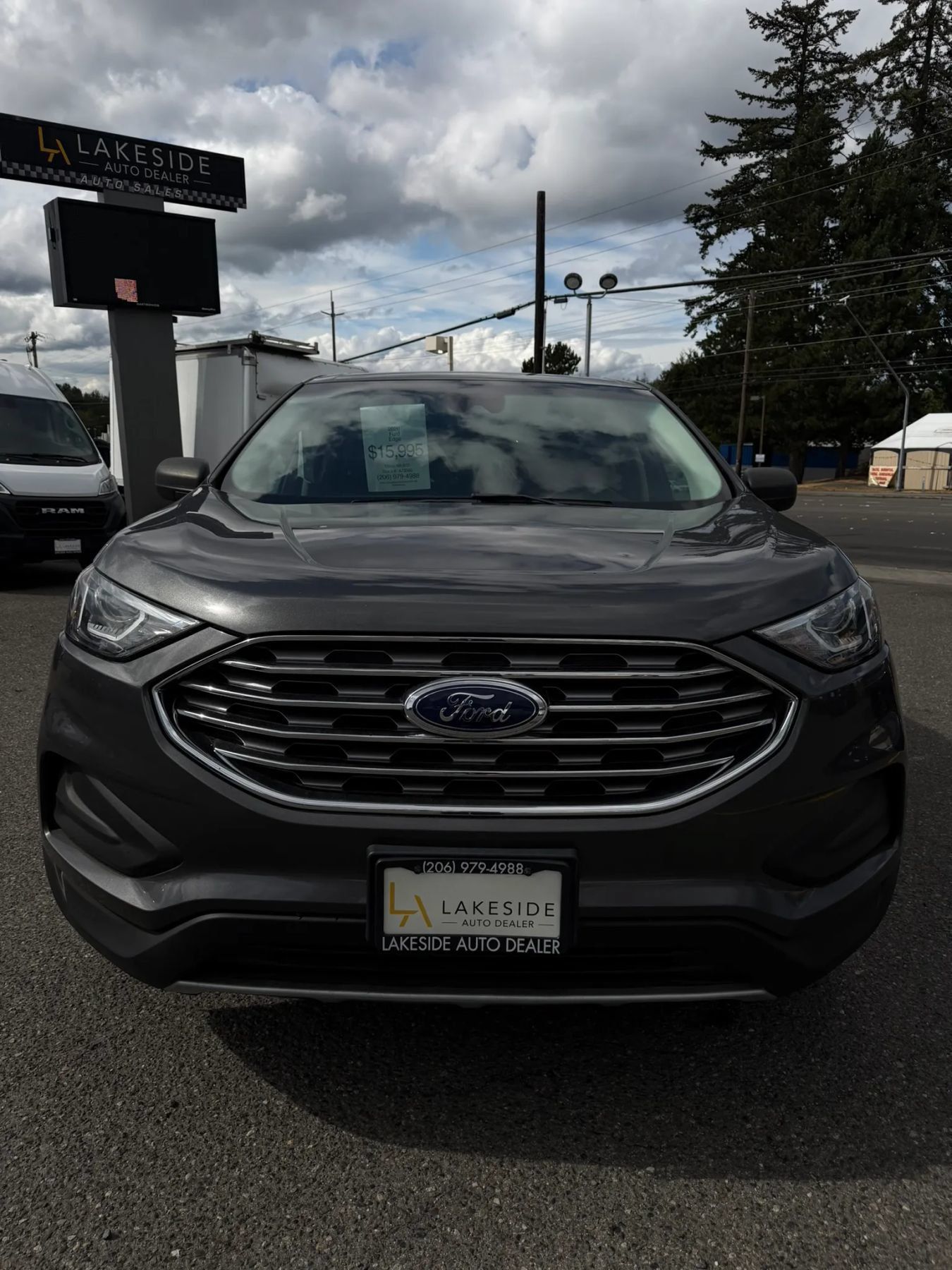 Used 2020 Ford Edge SE FWD image 3