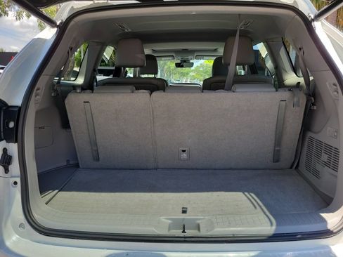 Used 2019 Toyota Highlander XLE AWD/4WD image 6