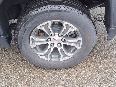 Used 2025 GMC Sierra 1500 SLT image 10