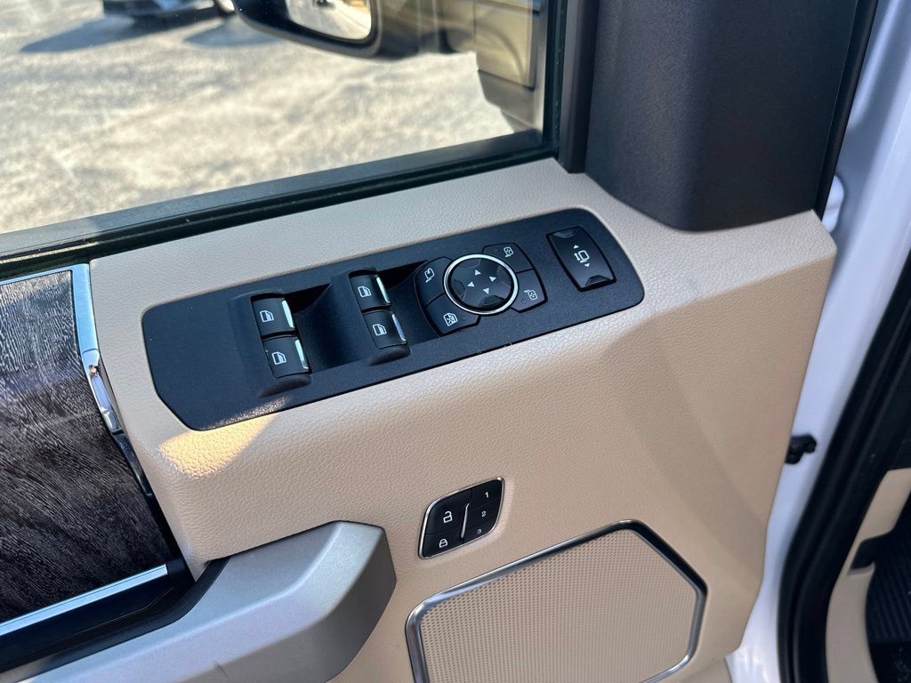 Used 2019 Ford F350 Lariat w/ Chrome Package AWD/4WD image 16