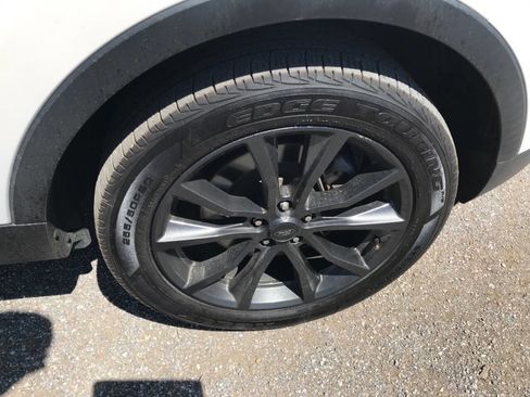 Used 2017 Ford Explorer XLT w/ Equipment Group 202A AWD/4WD image 26