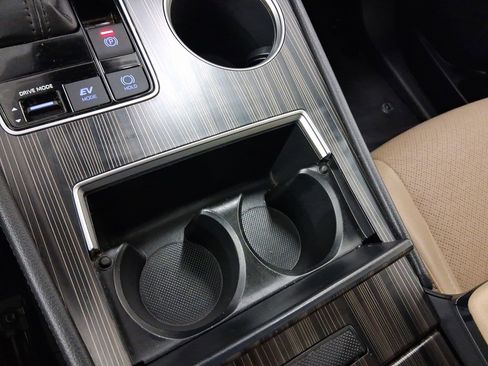 Used 2021 Toyota Sienna Limited image 27