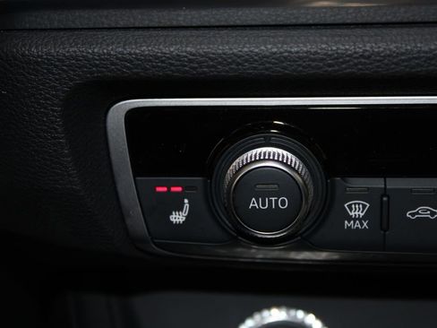 Used 2023 Audi Q3 2.0T Premium Plus w/ Premium Plus Package image 40