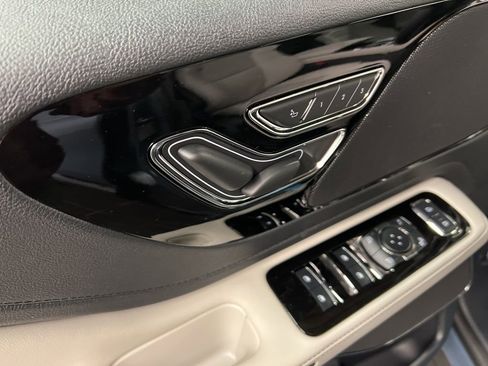 New 2026 Lincoln Aviator AWD image 27