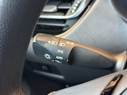 Used 2019 Toyota C-HR LE FWD image 30