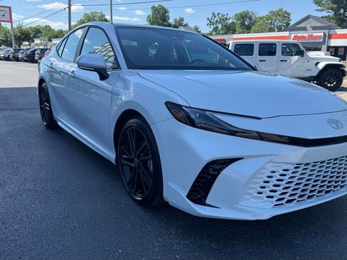 Used 2026 Toyota Camry XSE FWD image 5