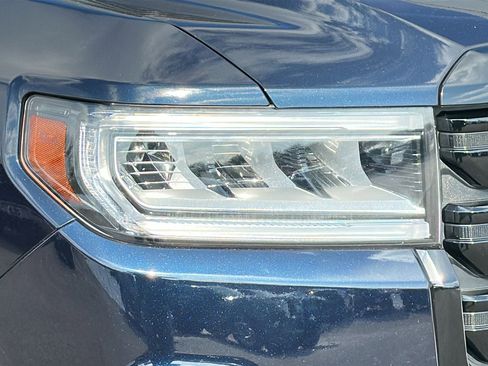 Used 2021 GMC Acadia SLE w/ Driver Convenience Package image 4