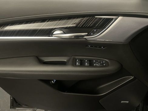 Used 2024 Cadillac XT6 Premium Luxury w/ LPO, Floor Liner Package FWD image 17