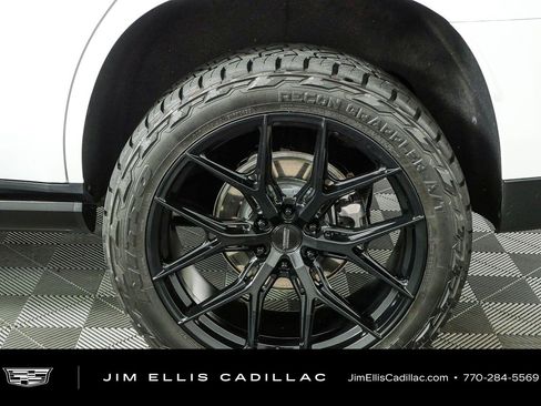 Used 2025 GMC Yukon AT4 Ultimate w/ LPO, Floor Liner Package AWD/4WD image 42