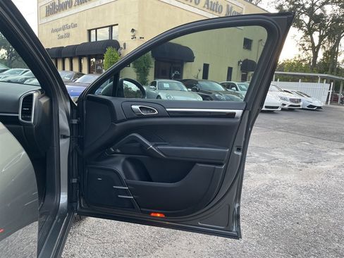 Used 2014 Porsche Cayenne Diesel Platinum Edition image 35