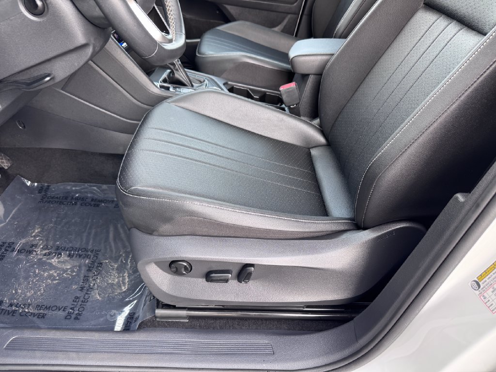 Used 2023 Volkswagen Tiguan SE AWD/4WD image 21