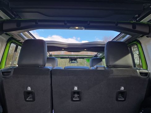 Used 2025 Jeep Wrangler Sport S image 37