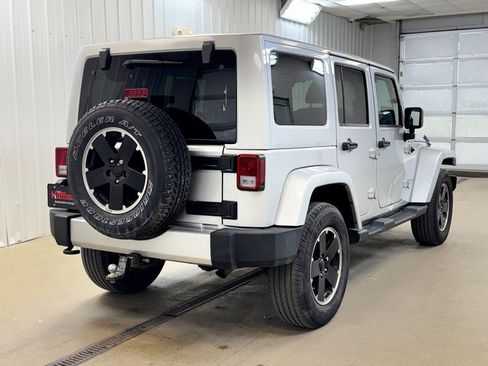 Used 2012 Jeep Wrangler Unlimited Sahara image 4