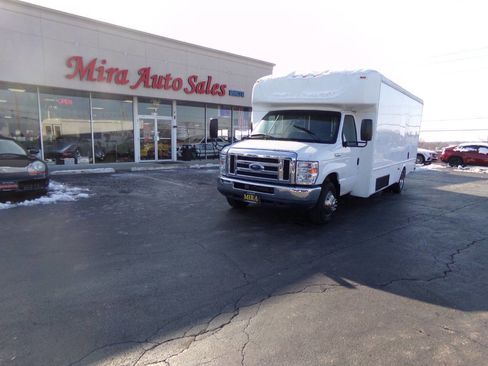 Used 2019 Ford E-450 and Econoline 450 Super Duty w/ Shuttle Bus Prep Package image 3