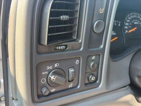 Used 2005 GMC Sierra 1500 SLE w/ Safe And Sound Package RWD image 13