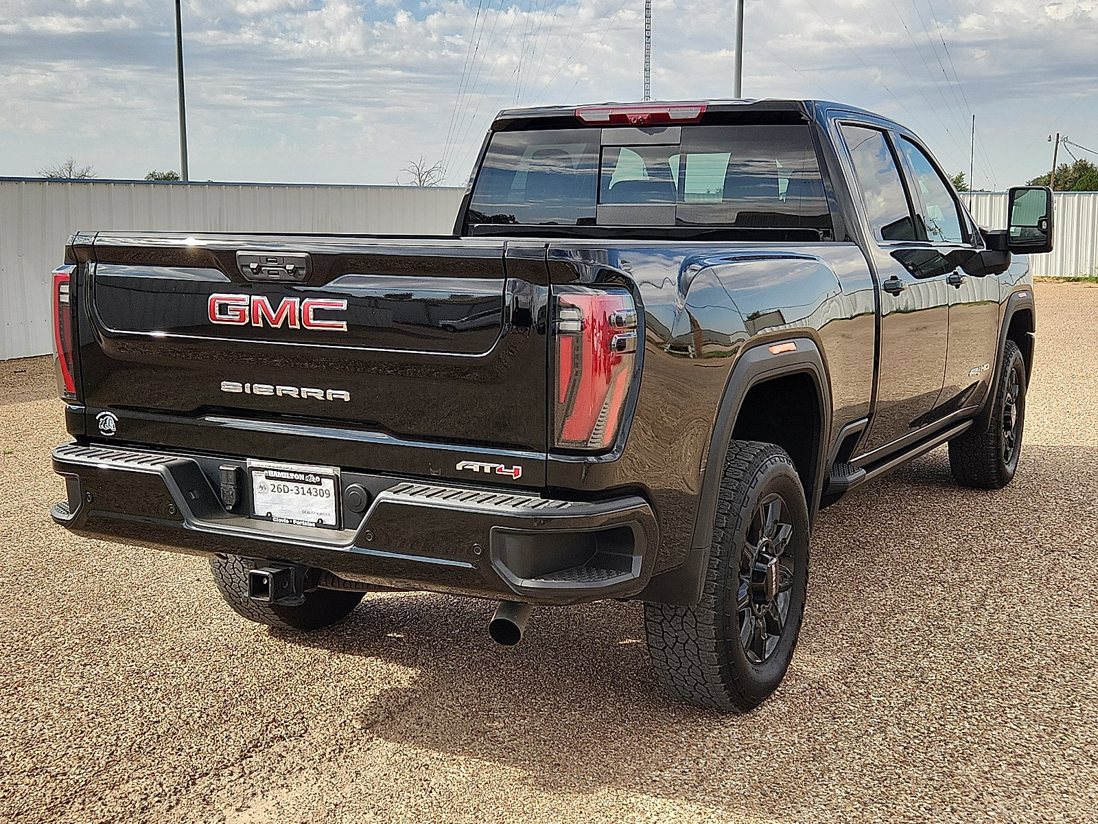 Used 2025 GMC Sierra 2500 AT4 w/ Technology Package AWD/4WD image 4