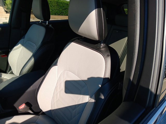 Used 2023 Ford Escape Platinum w/ Premium Technology Package AWD/4WD image 7
