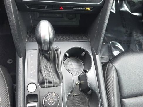 Used 2021 Volkswagen Atlas Cross Sport SE w/ Panoramic Sunroof Package image 21