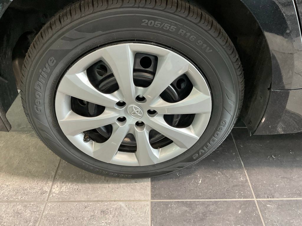 Certified 2025 Toyota Corolla LE FWD image 6