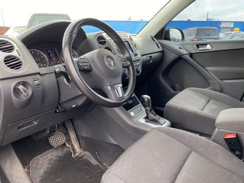 Used 2018 Volkswagen Tiguan Limited w/ Premium Package AWD/4WD image 9