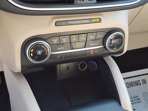 Used 2020 Ford Escape SE image 16