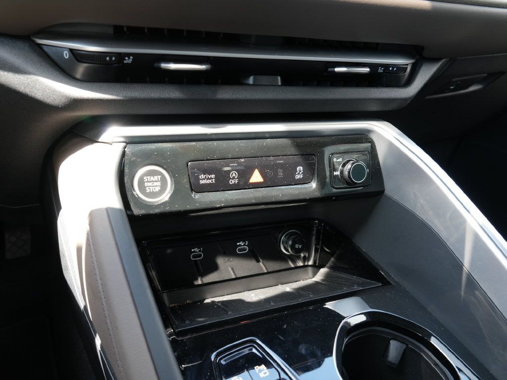 Used 2025 Audi Q5 Premium Plus w/ Premium Plus AWD/4WD image 31