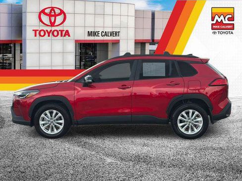 Certified 2025 Toyota Corolla Cross LE FWD image 2