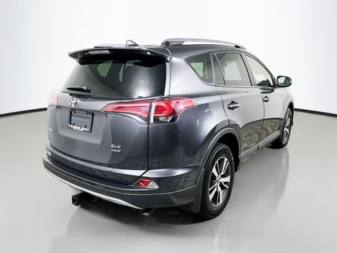 Used 2018 Toyota RAV4 XLE AWD/4WD image 4