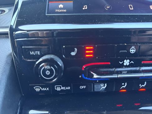 Used 2023 Jeep Grand Cherokee L Laredo image 20