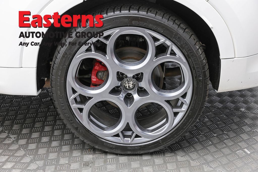 Used 2025 Alfa Romeo Tonale Tributo Italiano AWD/4WD image 8