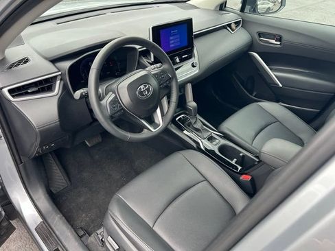 Used 2025 Toyota Corolla Cross XLE w/ Convenience Package AWD/4WD image 15