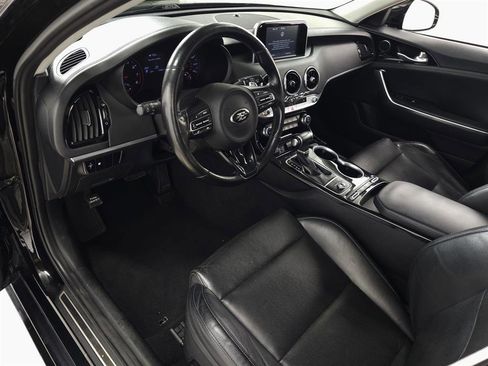 Used 2018 Kia Stinger image 12