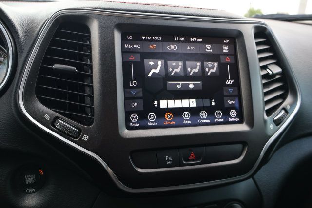 Used 2020 Jeep Cherokee Trailhawk w/ Cold Weather Group AWD/4WD image 11