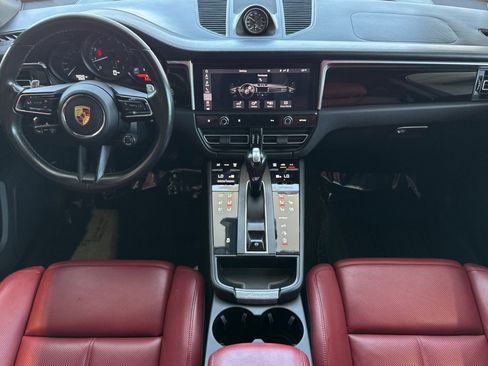 Certified 2023 Porsche Macan AWD/4WD image 6