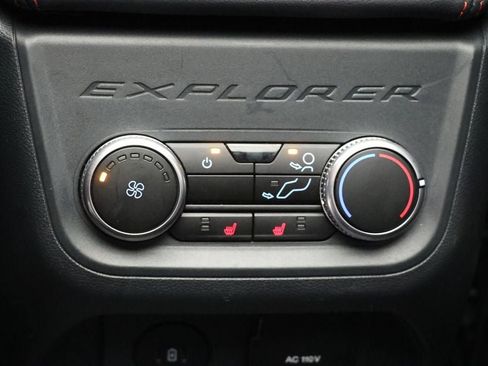 Used 2025 Ford Explorer ST AWD/4WD image 13