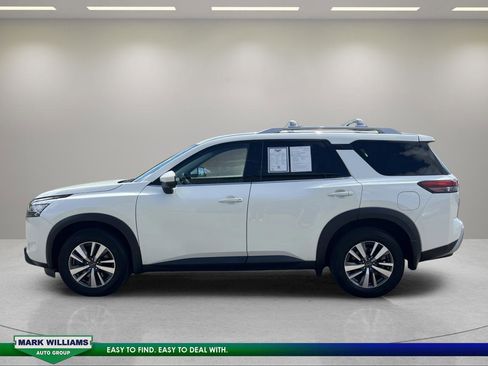 Used 2023 Nissan Pathfinder SL w/ Black Appearance Package AWD/4WD image 6