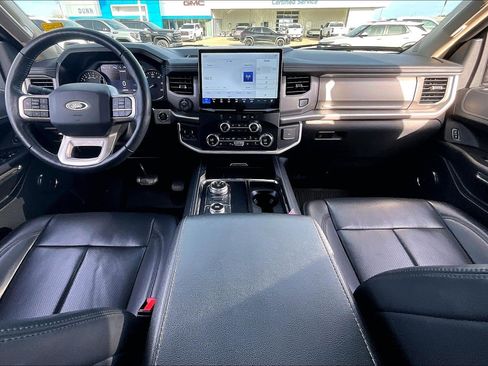 Used 2022 Ford Expedition Max XLT image 15
