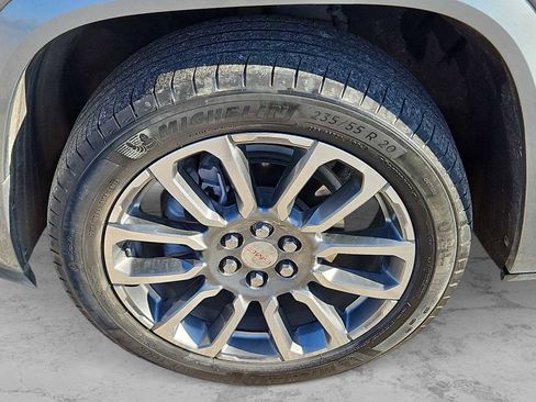 Used 2023 GMC Acadia Denali w/ Denali Technology Package image 12